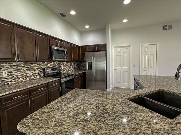 Image No.4-5 Bed House for sale