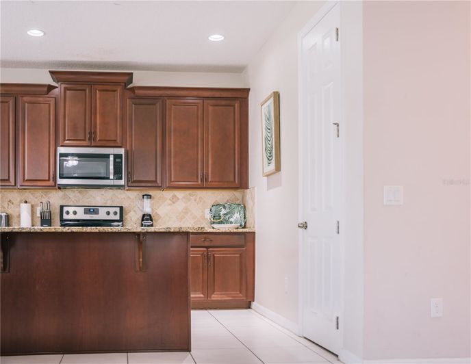 Image No.10-6 Bed House for sale