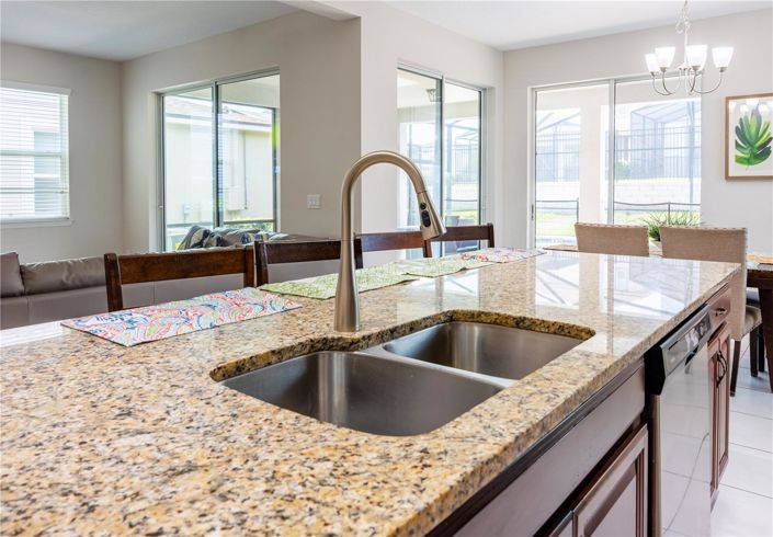 Image No.12-6 Bed House for sale