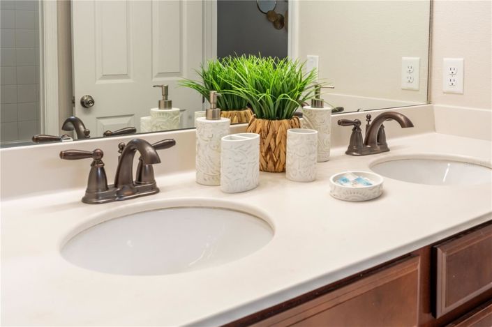 Image No.40-6 Bed House for sale