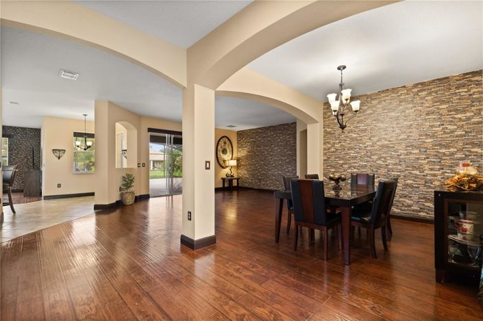 Image No.3-6 Bed House for sale