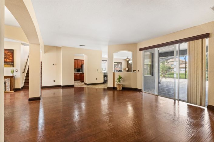 Image No.4-6 Bed House for sale