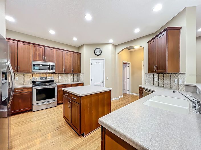 Image No.25-4 Bed House for sale