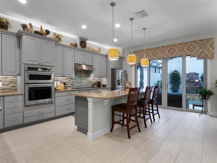 Image No.12-4 Bed Townhouse for sale