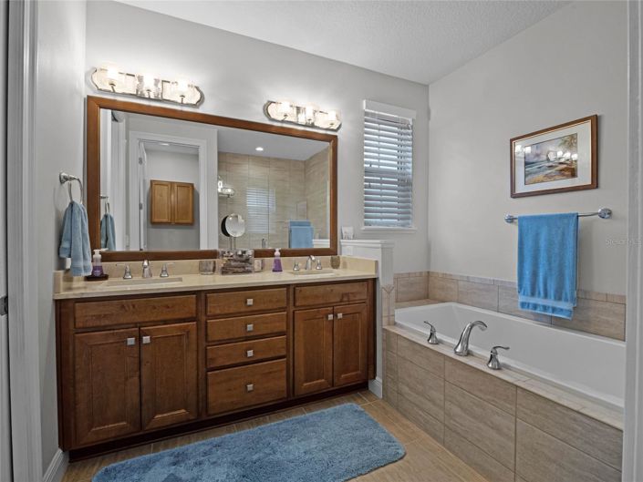 Image No.24-4 Bed Townhouse for sale