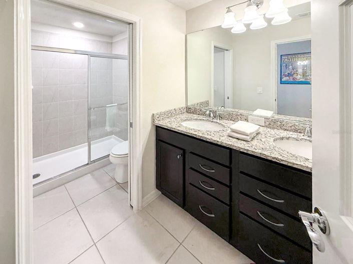 Image No.19-7 Bed House for sale