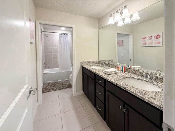 Image No.27-7 Bed House for sale