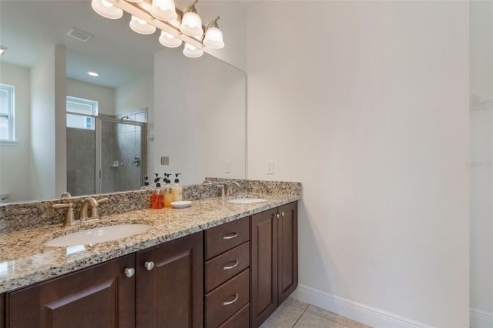 Image No.21-8 Bed House for sale