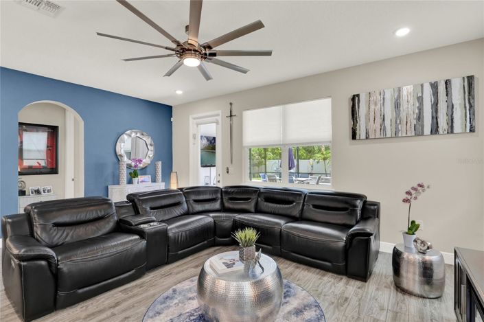 Image No.18-3 Bed House for sale