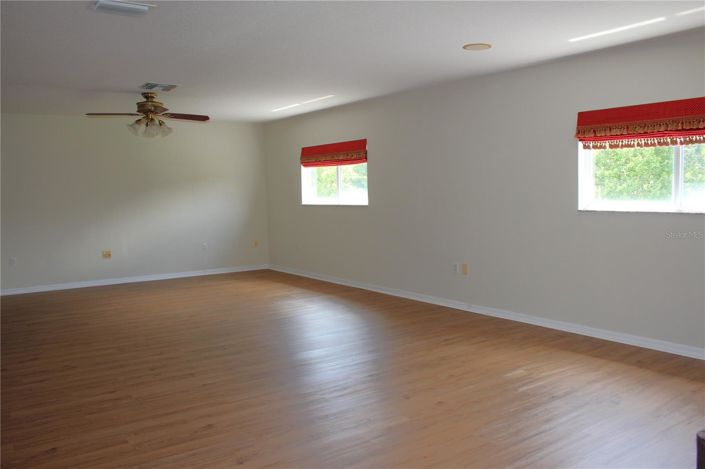 Image No.55-5 Bed House for sale