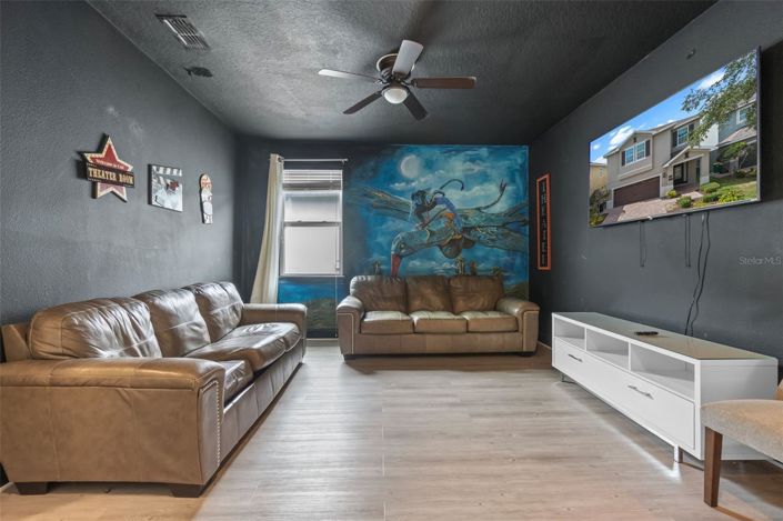 Image No.8-8 Bed House for sale