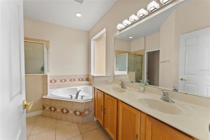 Image No.22-6 Bed House for sale