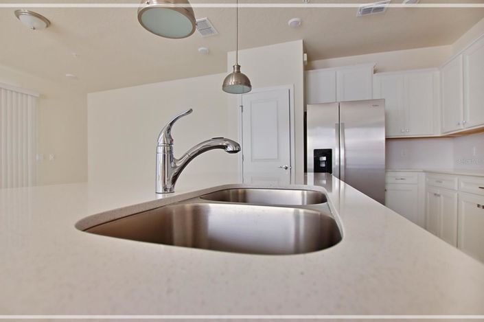 Image No.15-5 Bed Townhouse for sale