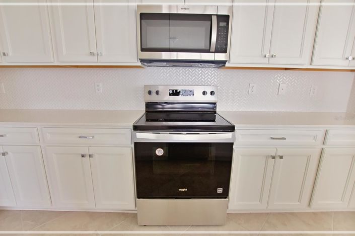 Image No.17-5 Bed Townhouse for sale