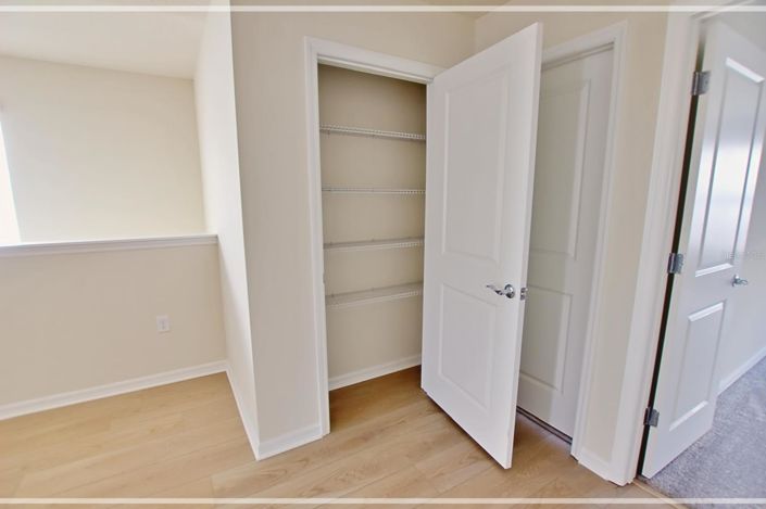 Image No.25-5 Bed Townhouse for sale