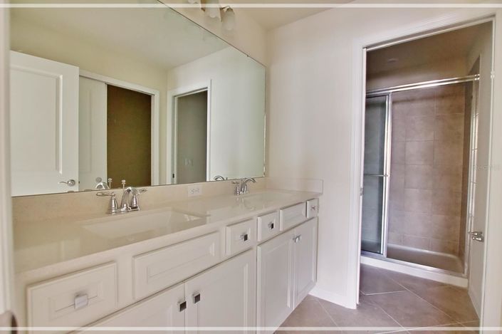 Image No.26-5 Bed Townhouse for sale