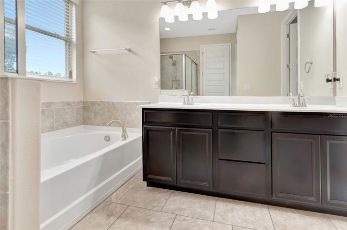 Image No.18-4 Bed House for sale