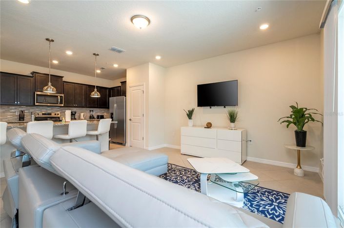 Image No.17-5 Bed Townhouse for sale