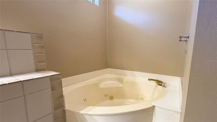 Image No.12-4 Bed House for sale