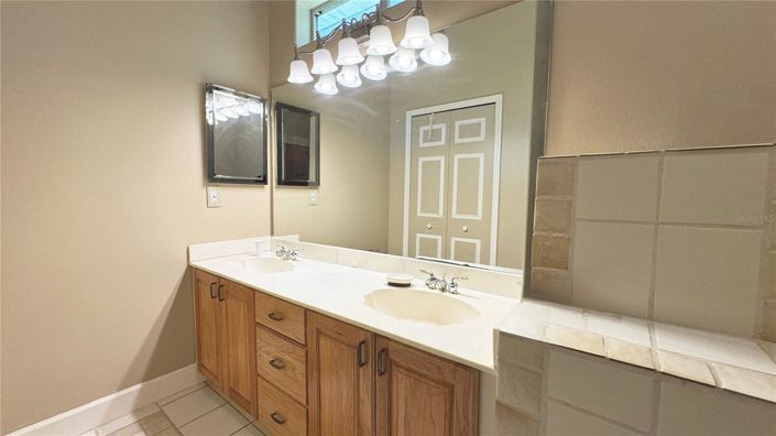 Image No.14-4 Bed House for sale