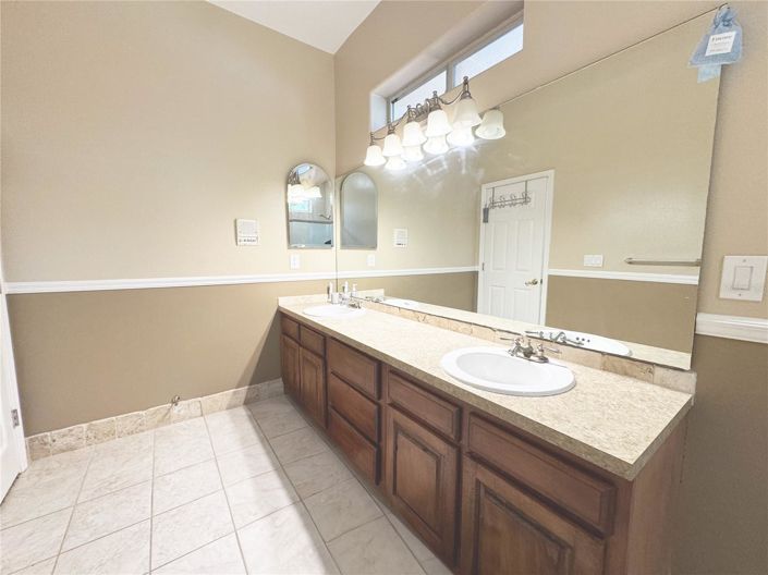 Image No.19-4 Bed House for sale