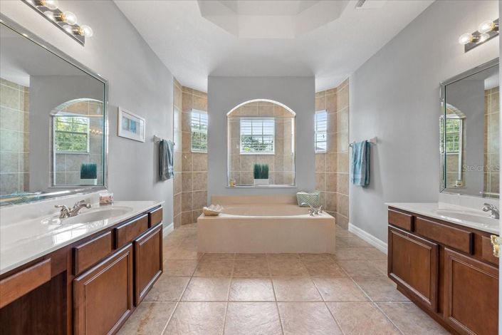 Image No.21-4 Bed House for sale