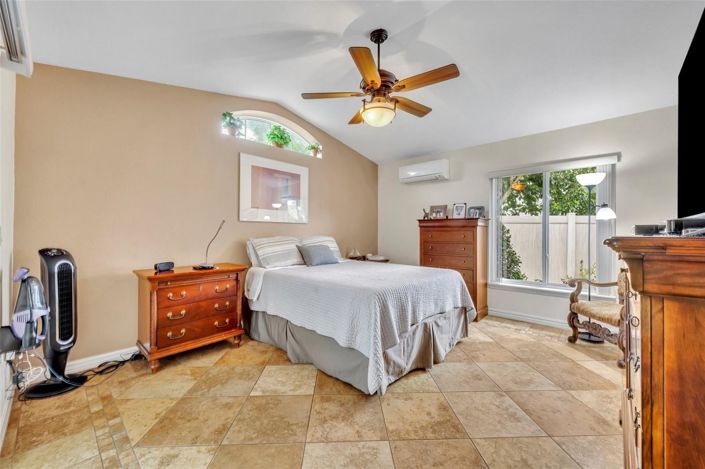 Image No.18-4 Bed House for sale