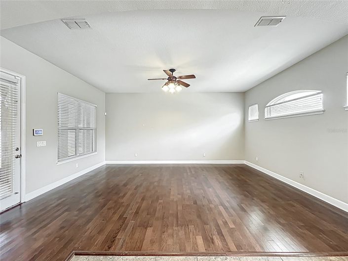 Image No.27-4 Bed House for sale