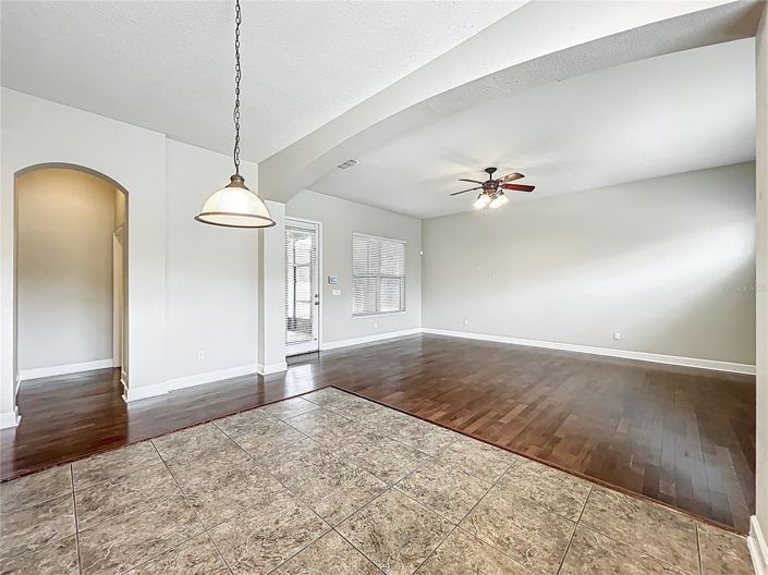 Image No.28-4 Bed House for sale