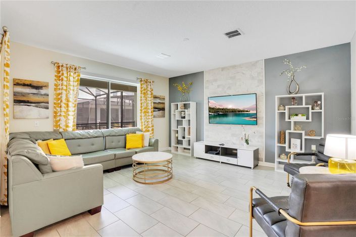 Image No.6-6 Bed House for sale