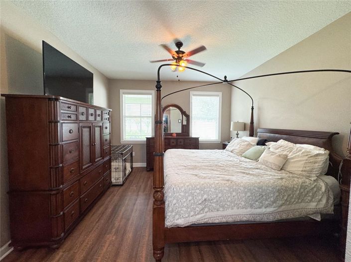 Image No.25-4 Bed House for sale