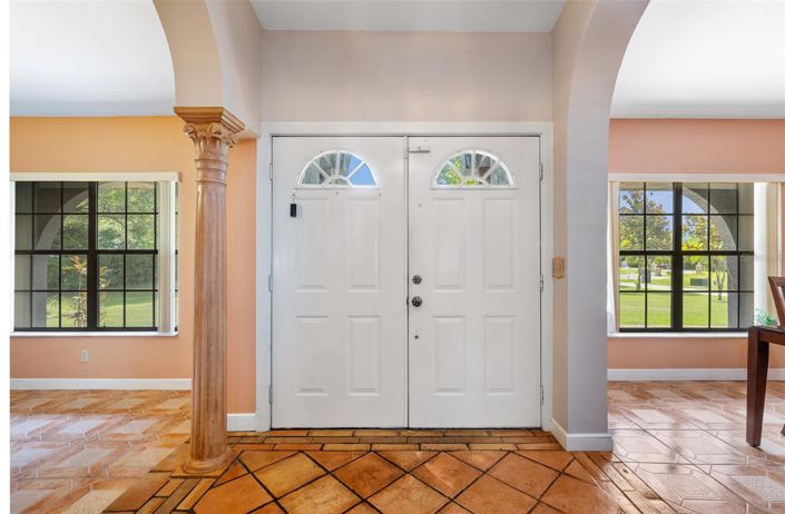 Image No.2-5 Bed House for sale