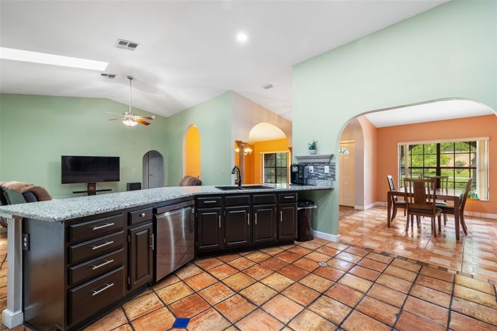 Image No.20-5 Bed House for sale