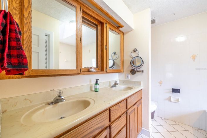 Image No.33-5 Bed House for sale