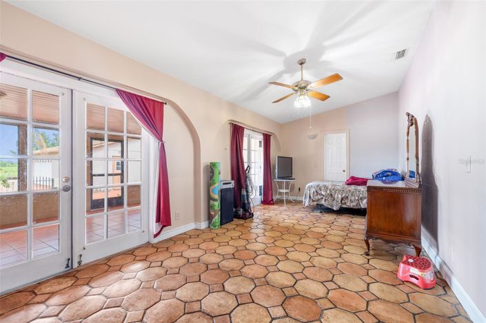 Image No.35-5 Bed House for sale