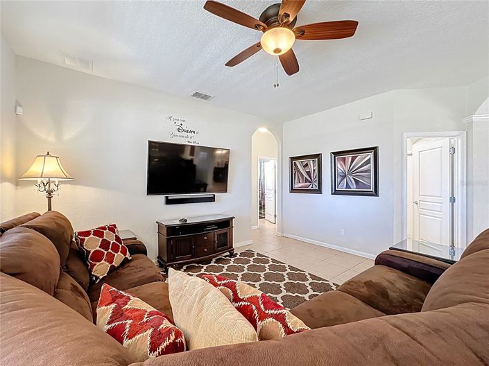 Image No.12-6 Bed House for sale