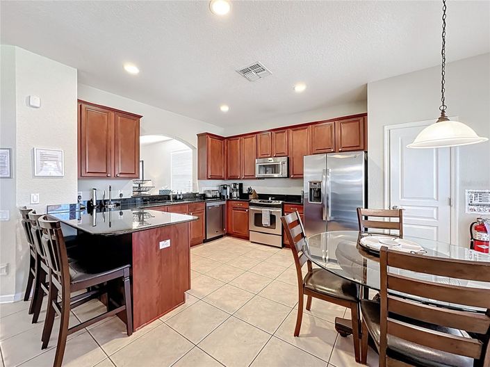 Image No.13-6 Bed House for sale