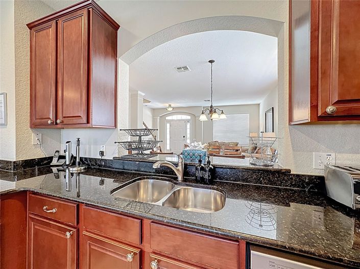 Image No.20-6 Bed House for sale