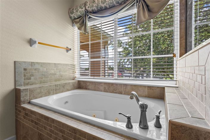 Image No.30-6 Bed House for sale