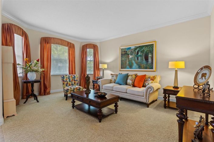 Image No.6-6 Bed House for sale