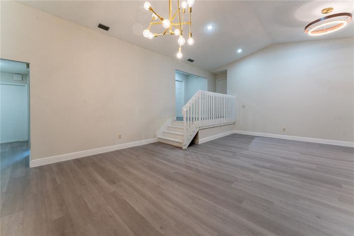 Image No.15-4 Bed House for sale