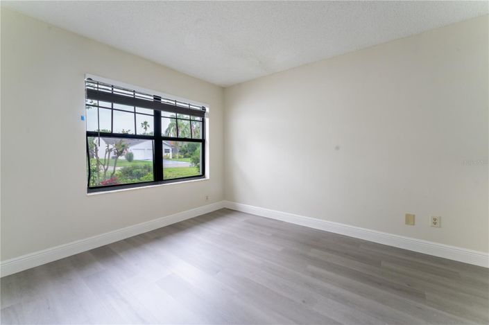 Image No.17-4 Bed House for sale