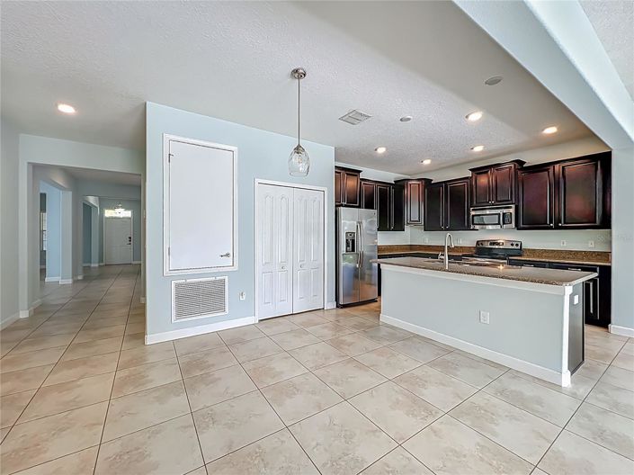 Image No.15-4 Bed House for sale