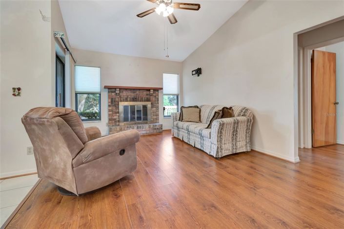 Image No.11-3 Bed House for sale