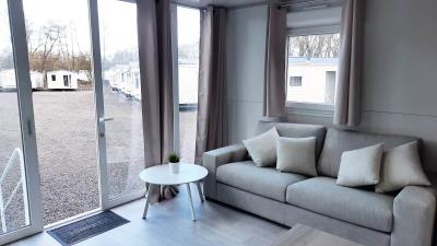 Bespoke-Oceania-UK-Showground-Caravans-in-the-Sun--12-