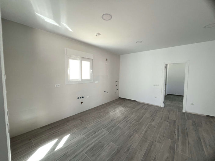 Image No.5-3 Bed Chalet for sale