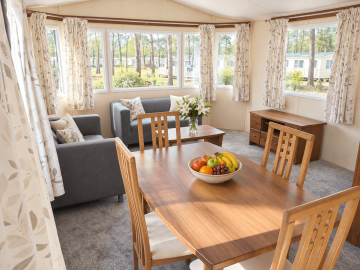 Bright-lounge-with-lilies-and-fruit