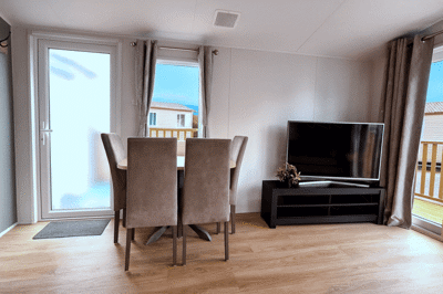 Levante Front Lounge (1)