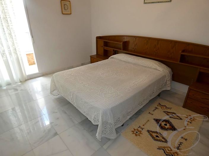 Image No.12-7 Bed Property for sale