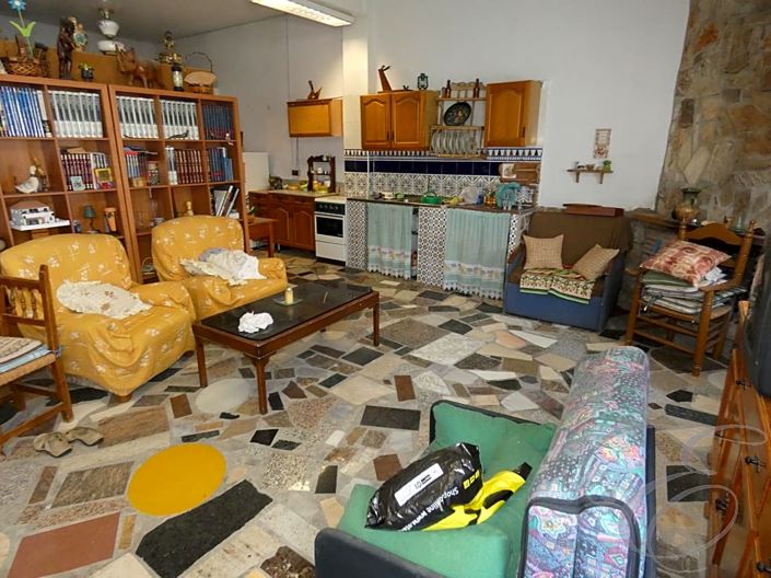 Image No.17-7 Bed Property for sale